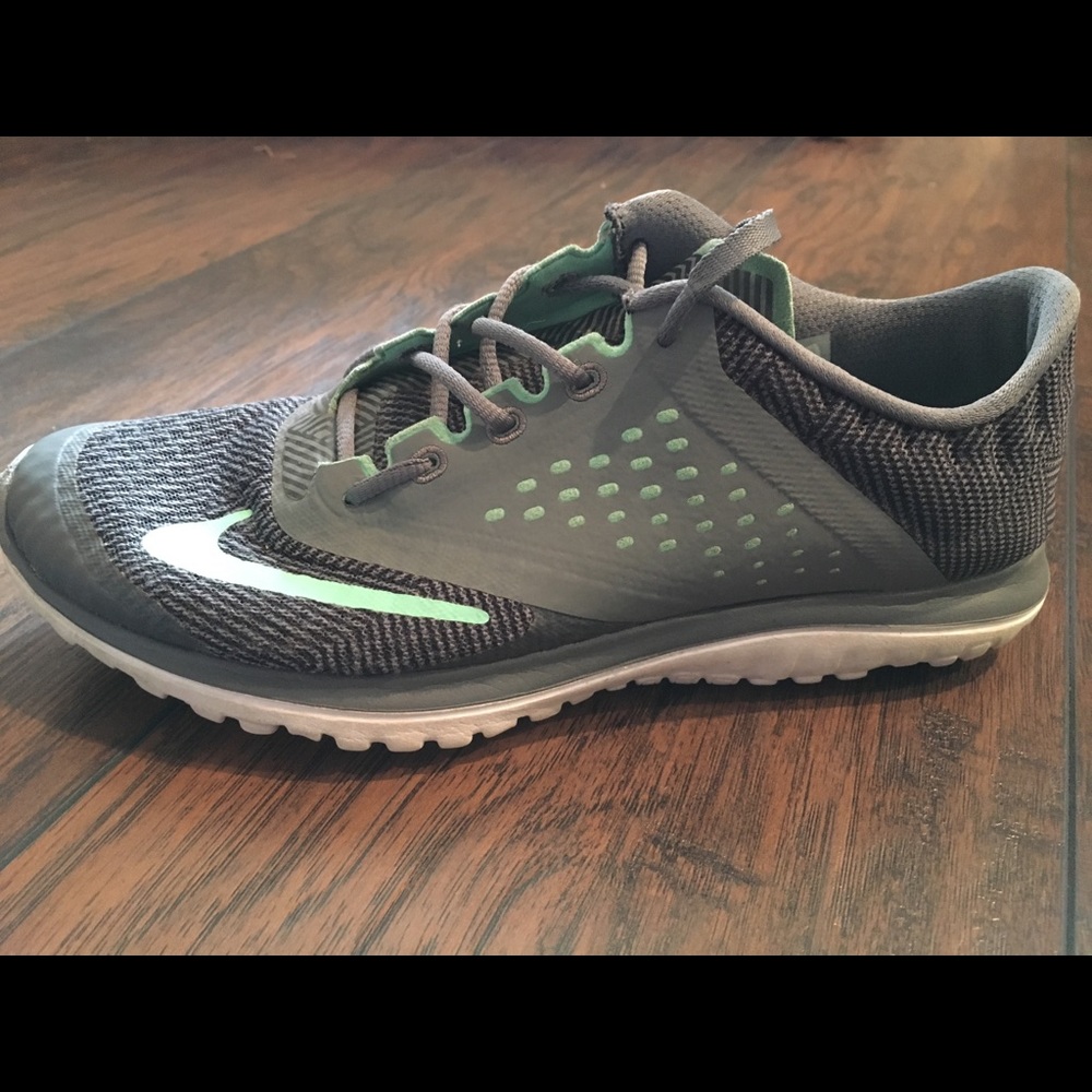 Nike - Women’s size 7.5 tennis shoes.